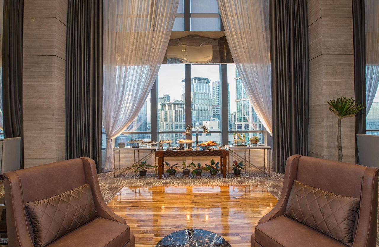 Makati Diamond Residences Макати Экстерьер фото The lobby