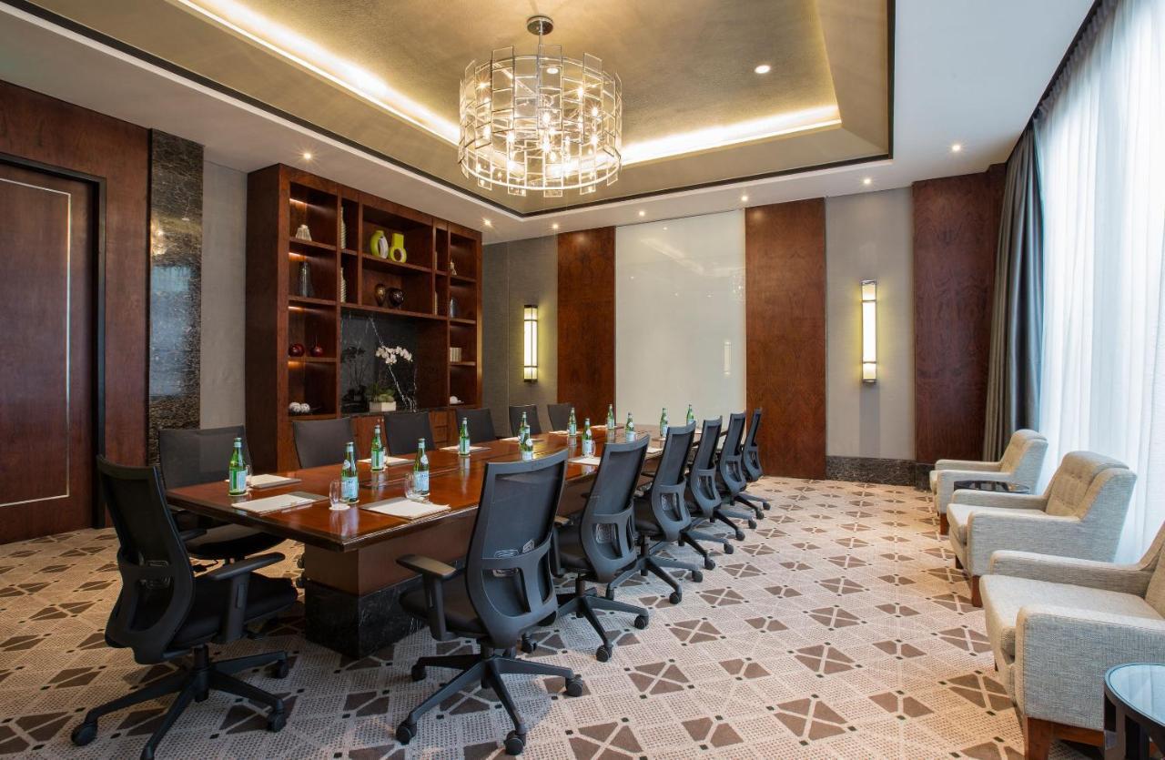 Makati Diamond Residences Макати Экстерьер фото Meeting room