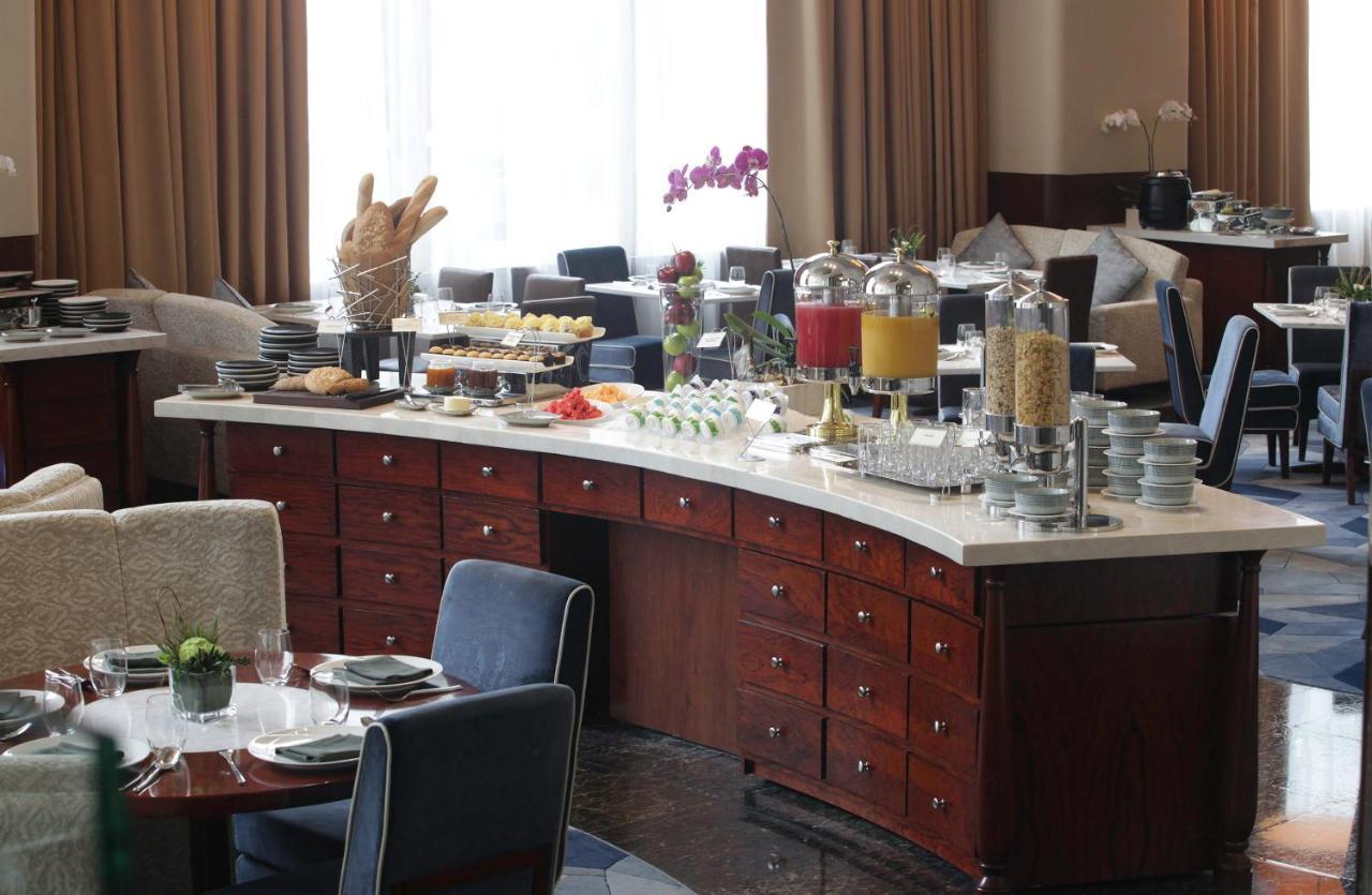 Makati Diamond Residences Макати Экстерьер фото A buffet at a hotel