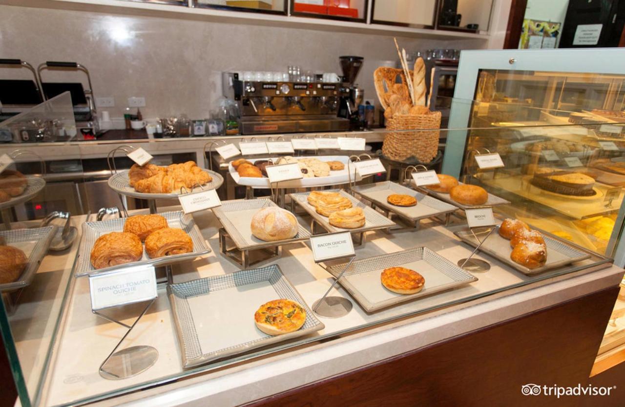 Makati Diamond Residences Макати Экстерьер фото Bakery