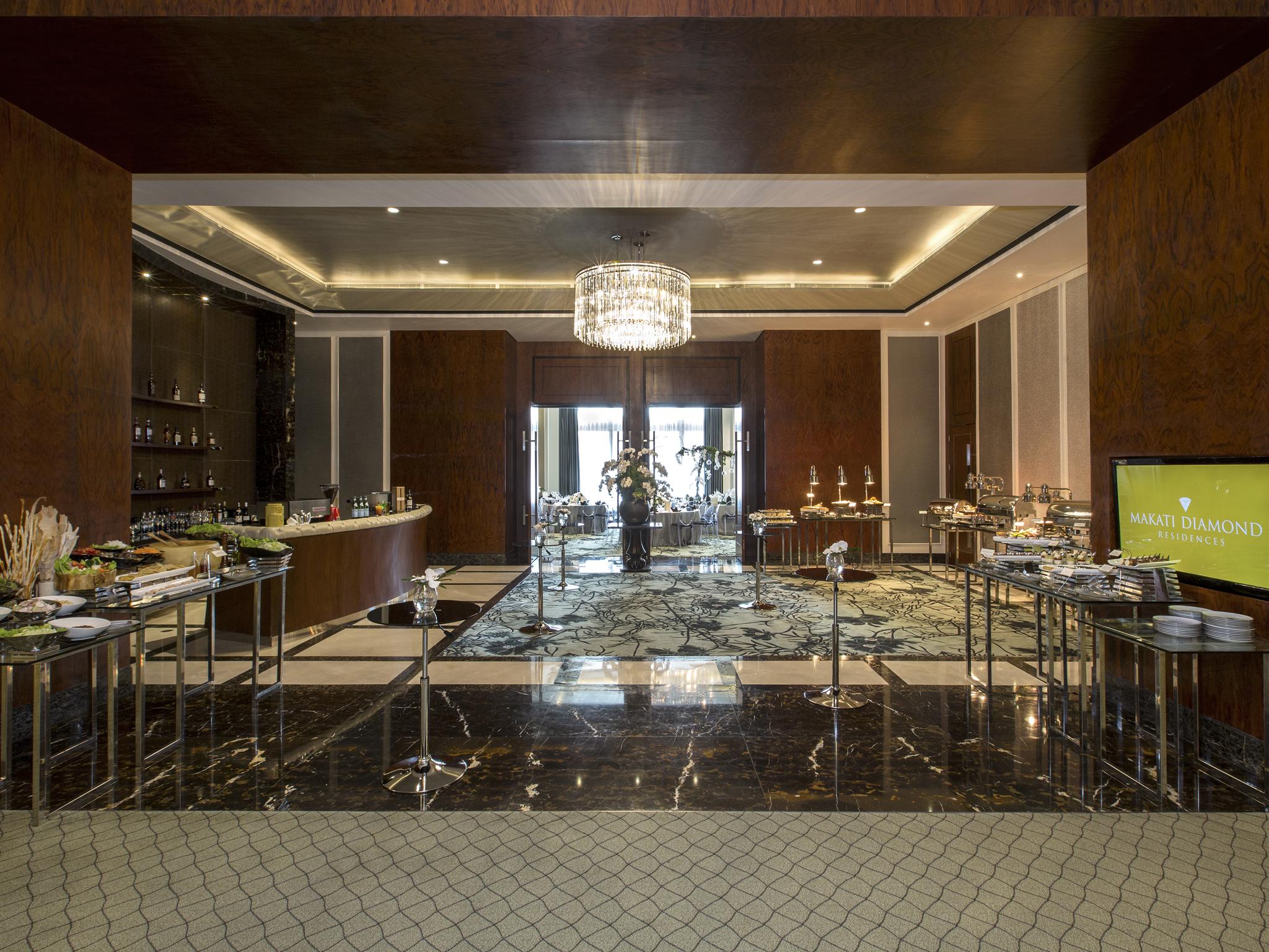 Makati Diamond Residences Макати Экстерьер фото The Executive Lounge at the hotel