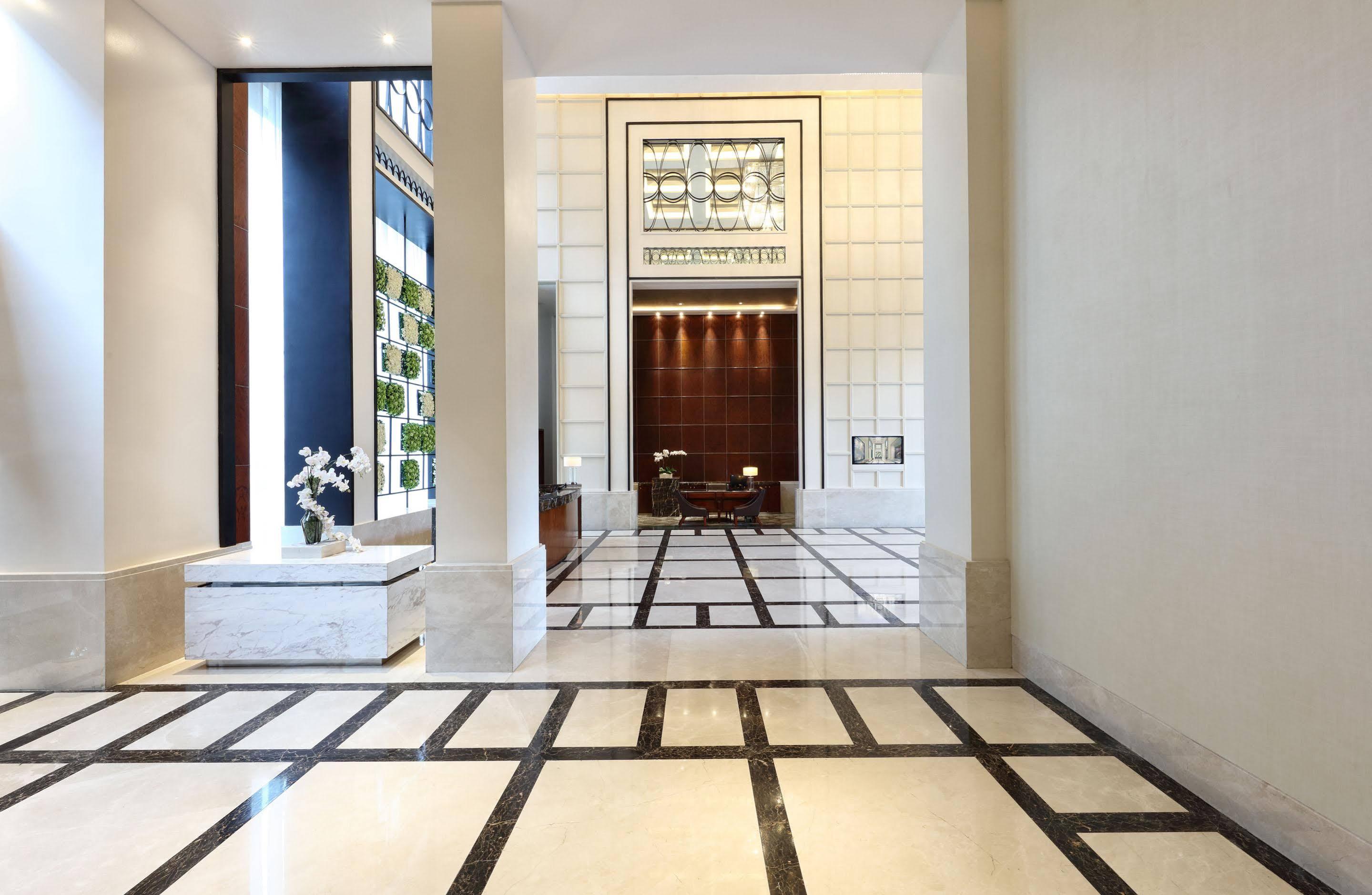 Makati Diamond Residences Макати Экстерьер фото The lobby of the hotel